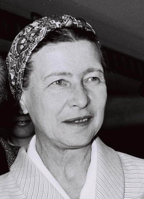 Titre : Les controverses sur Simone de Beauvoir et les jeunes femmes : une réévaluation nécessaire