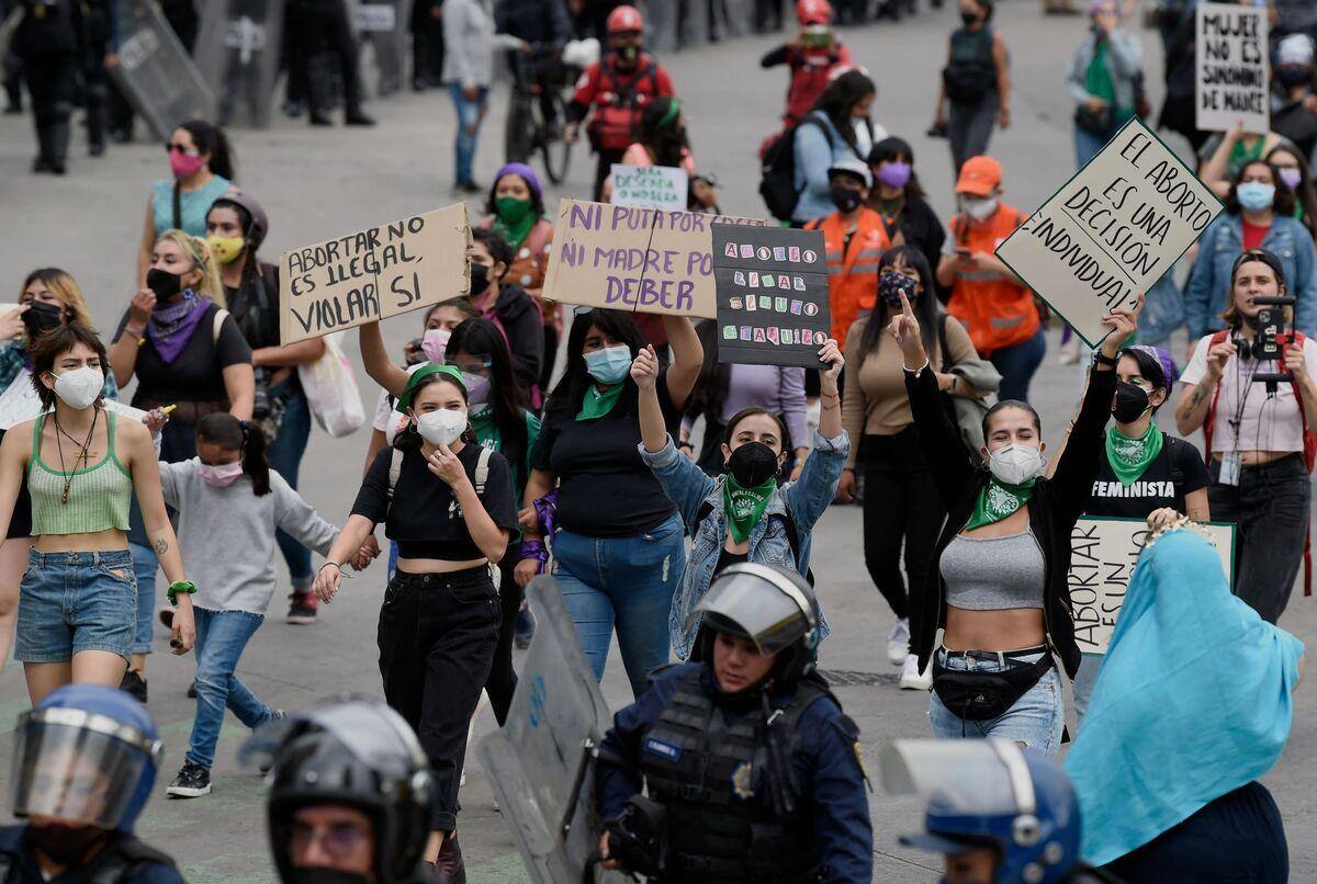 Manifestation pacifique pour la protection d’une église catholique au Mexique