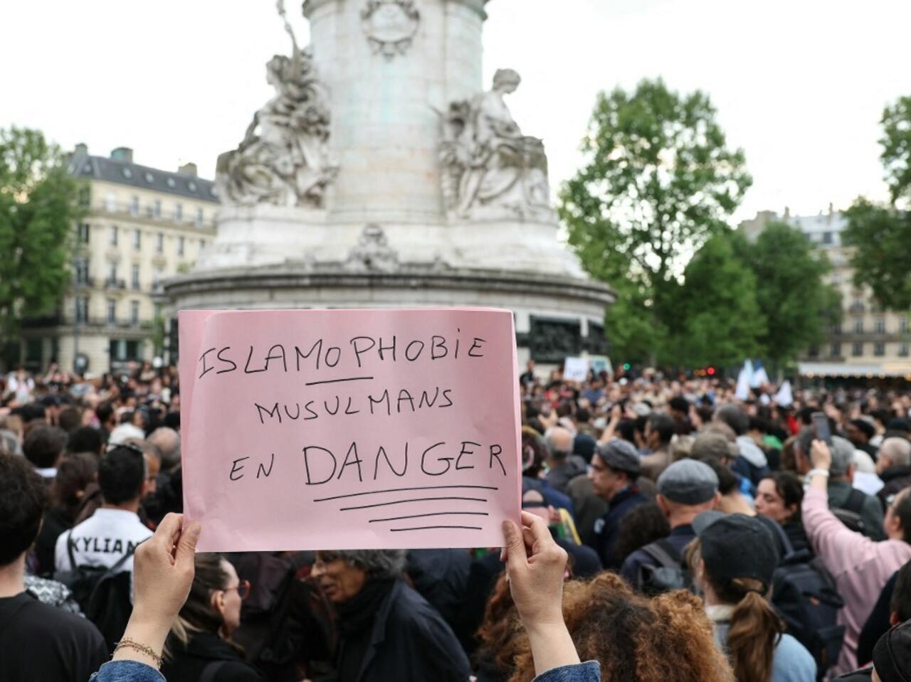 Réactions politiques après le meurtre dans une mosquée, préparation du budget 2026