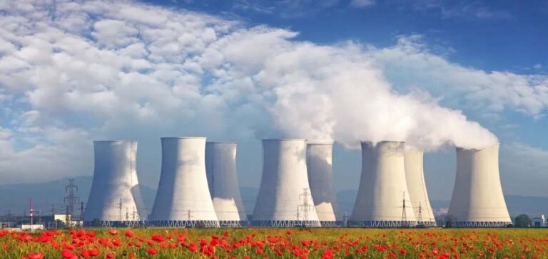 Stratégie Nucléaire Française : Vers une Relance Majeure pour 2038