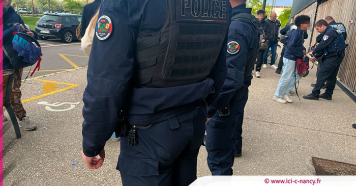 Contrôles renforcés dans les établissements scolaires : 94 armes saisies depuis mars