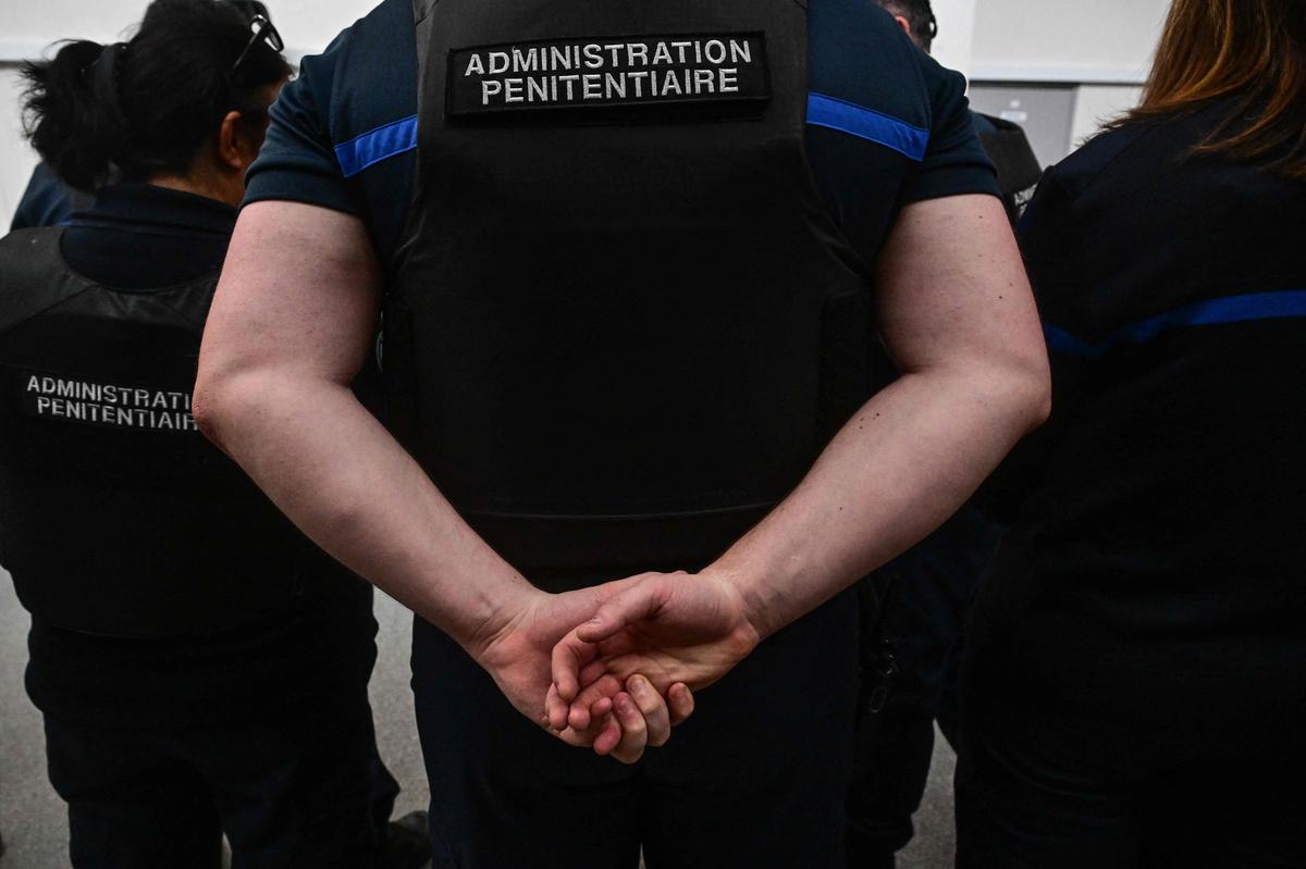 Interpellations en série après des attaques contre le personnel pénitentiaire