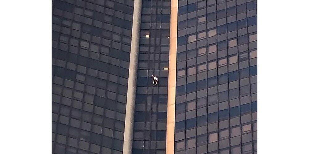 Un grimpeur interpellé après avoir escaladé la tour Montparnasse