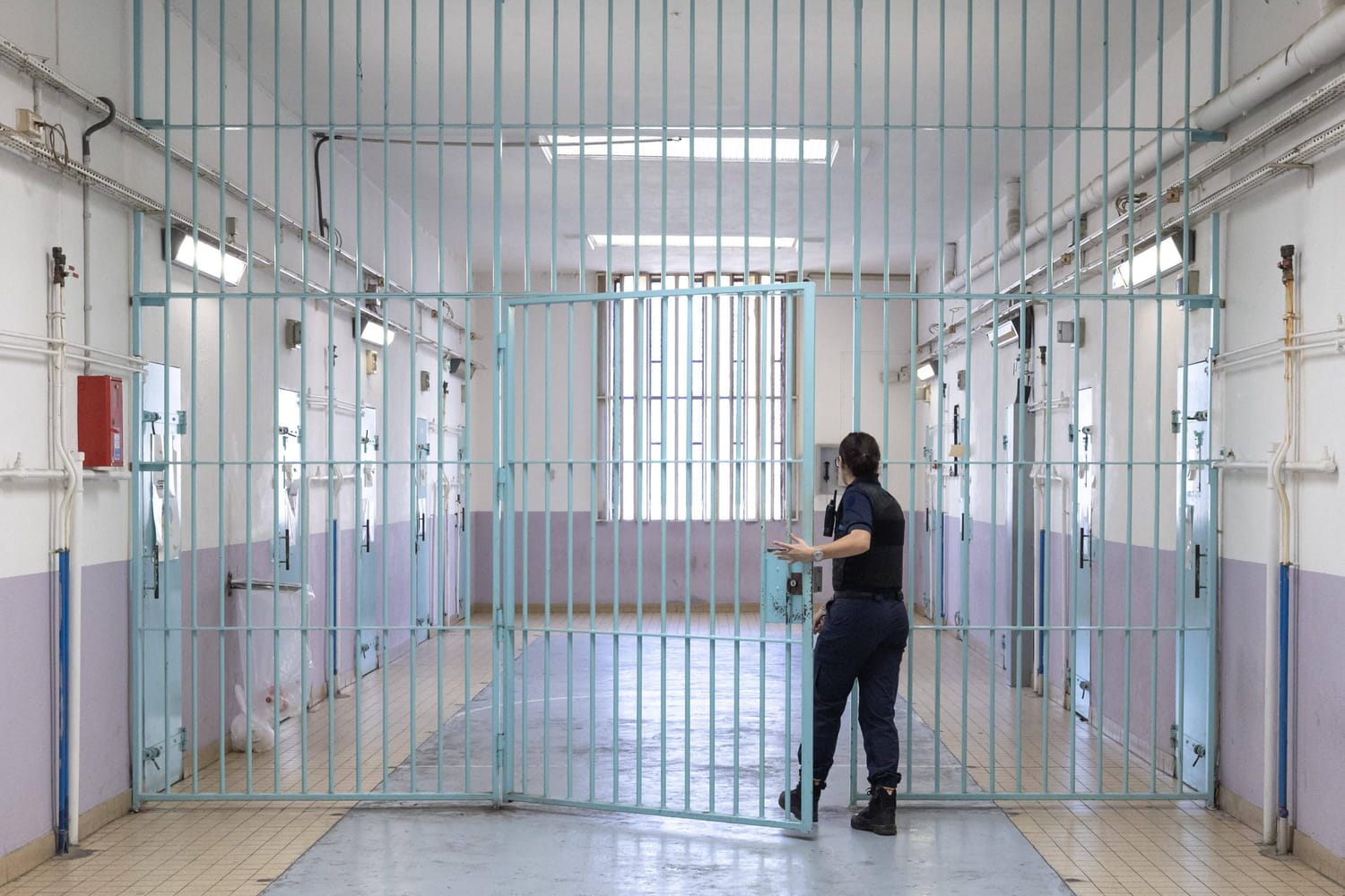 Attentats contre les prisons : 21 suspects devant la justice pour mise en examen