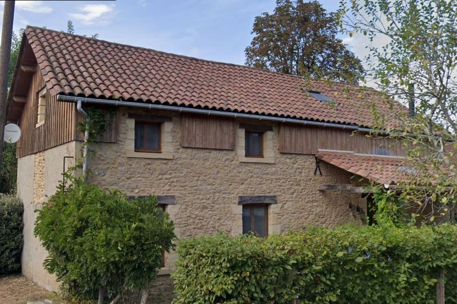 Une femme de 65 ans tuée par arme blanche en Dordogne