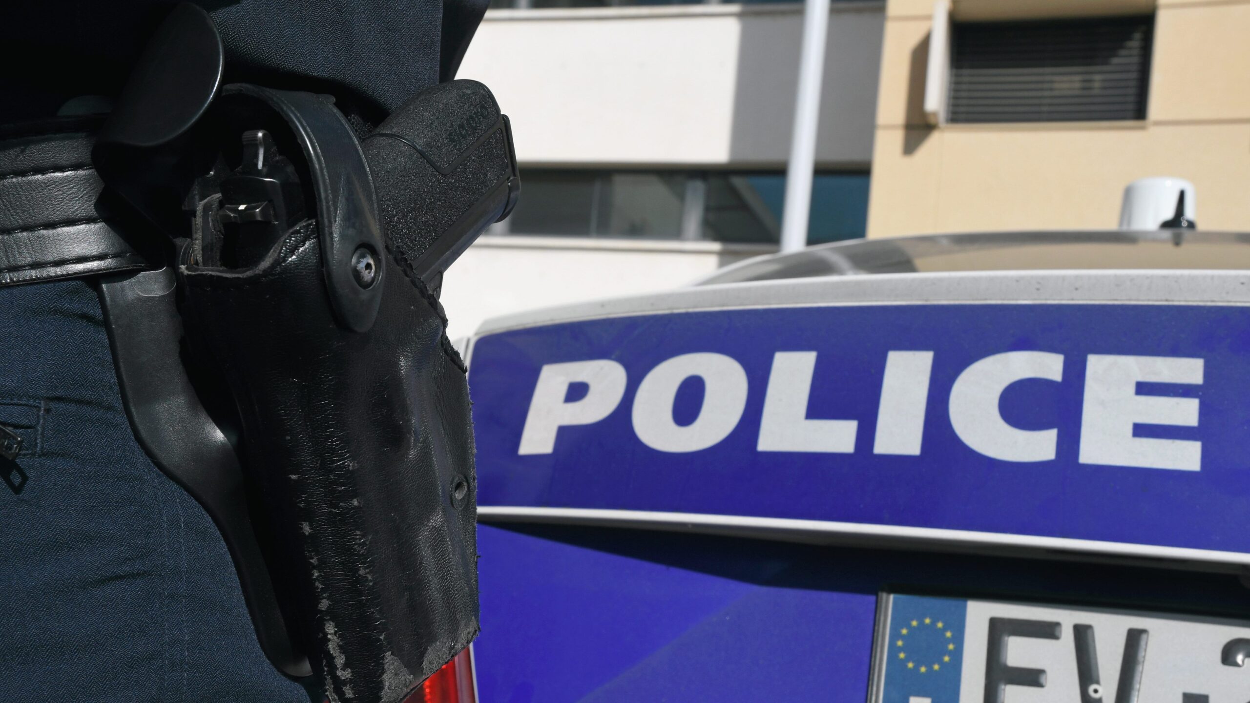 Quatre individus blessés par arme à feu près d’un lieu de trafic illicite en Isère