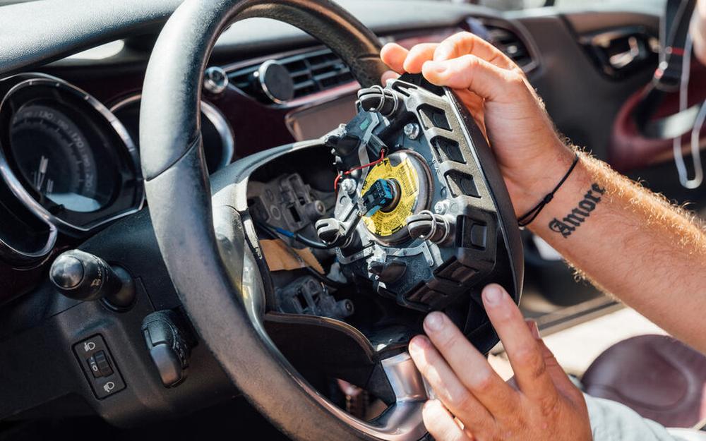 Incident meurtrier causé par un airbag défectueux : 82 000 véhicules interdits de circulation après la mort d’une mère de famille