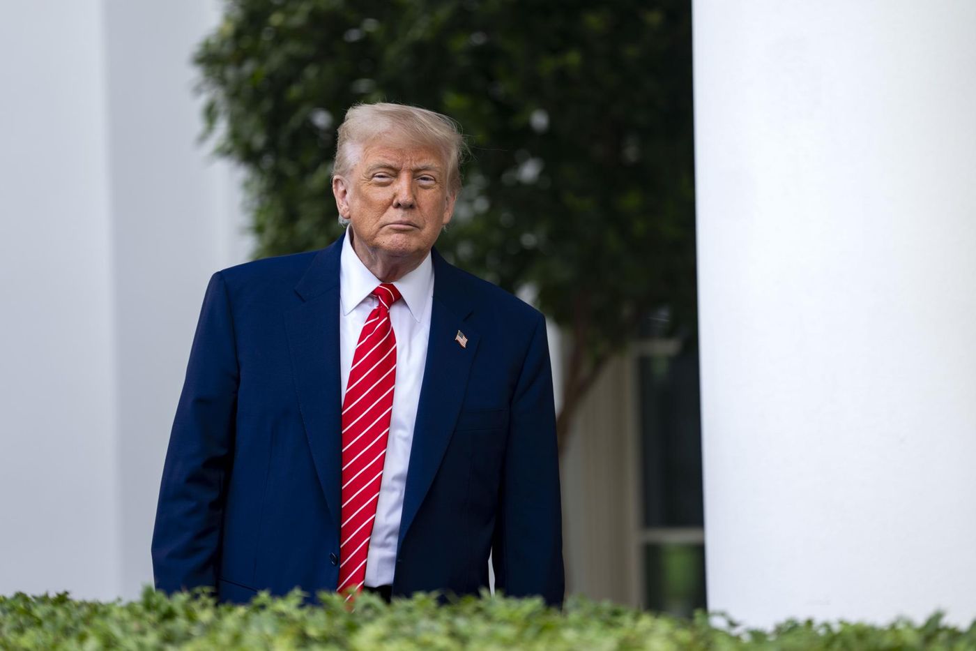 Trump menace de nouvelles taxes douanières le 9 juillet : une stratégie de protectionnisme exacerbé