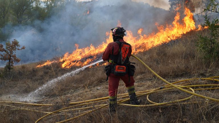 LA BATAILLE CONTRE LES FEUX DE FORÊT EN ESPAGNE SE TERMINE À GRAND PEINE