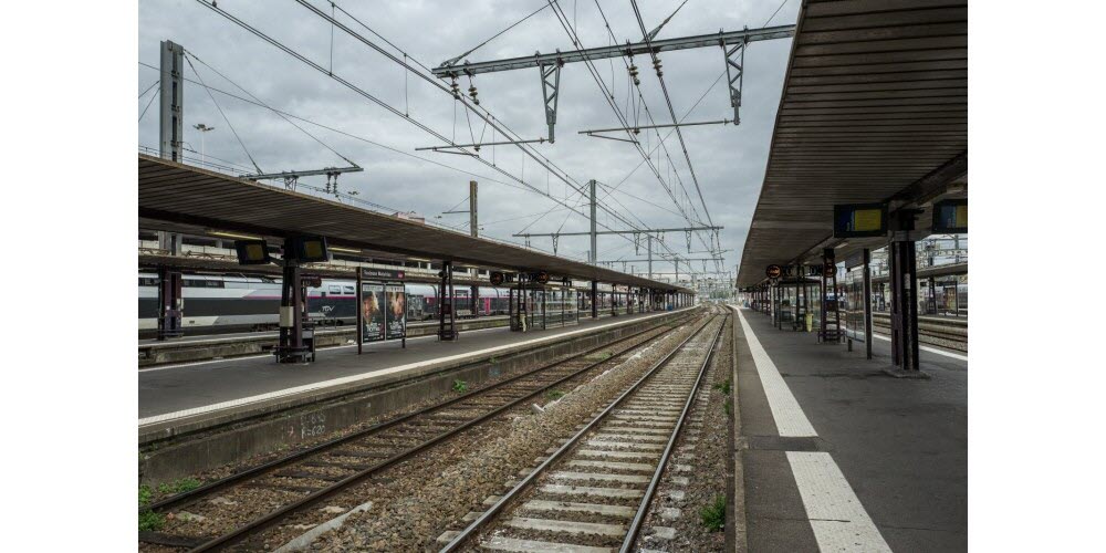 Tragique drame ferroviaire en Gironde : deux adolescentes percutées par un train