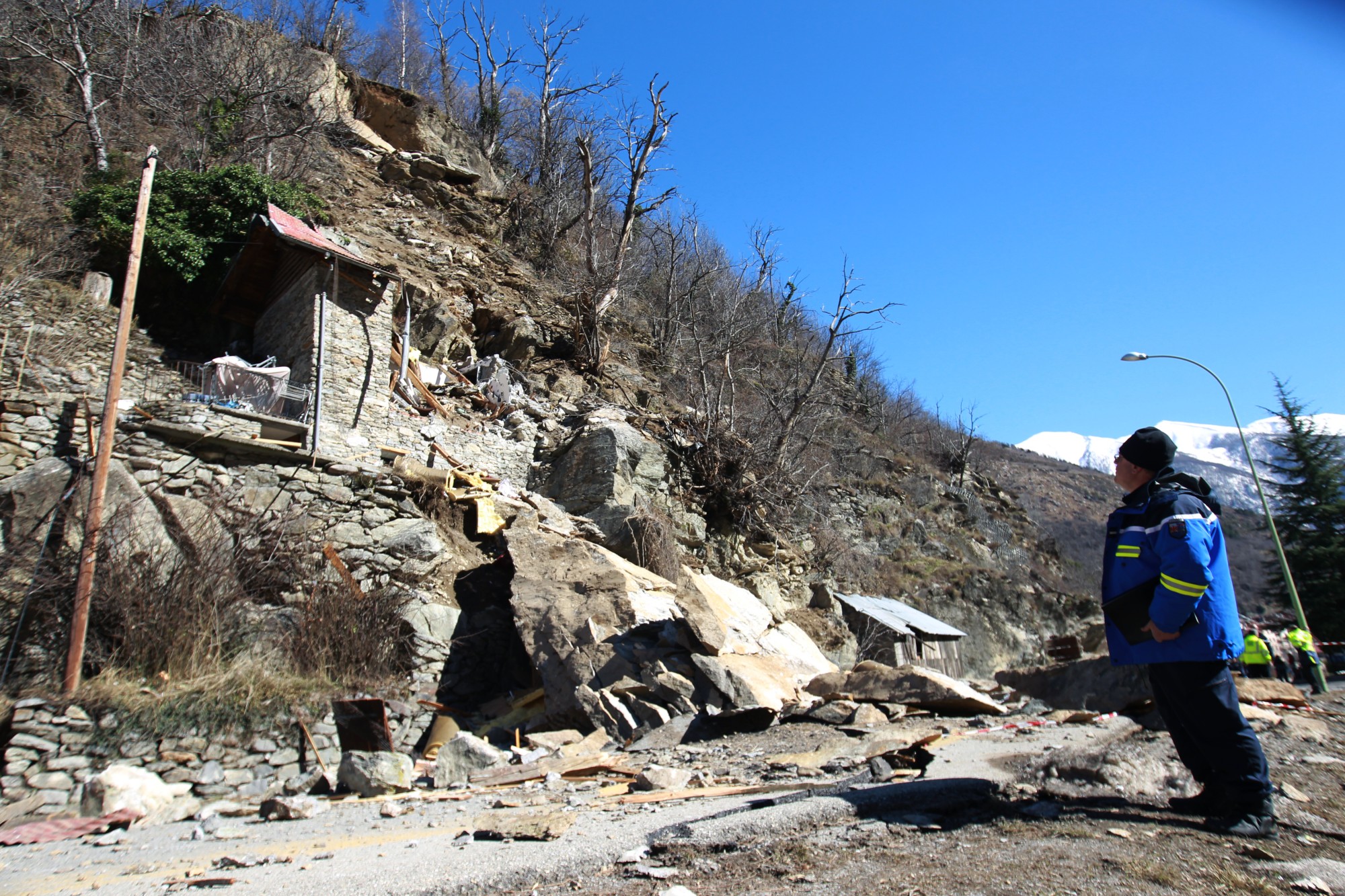 Éboulement tragique en Haute-Savoie : deux jeunes tués par un rocher massif