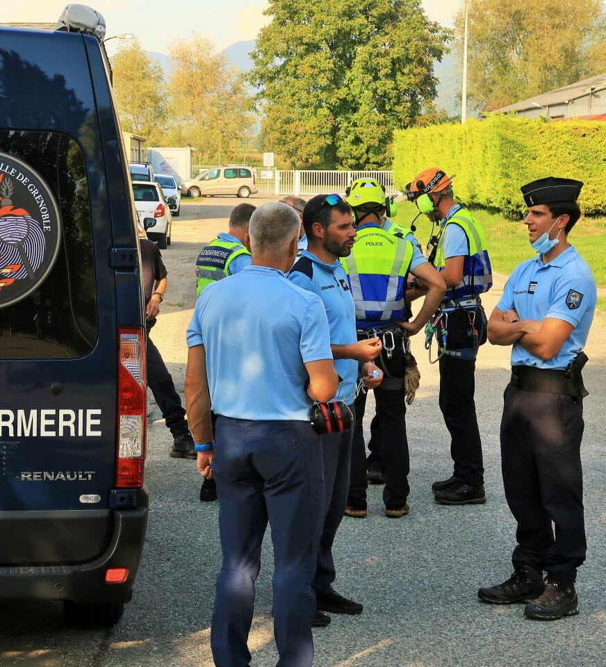 Les deux victimes d’un drame aérien en Isère : une tragédie qui secoue la région