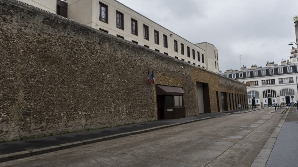 Incendie tragique dans une prison parisienne : un détenu meurt après avoir allumé le feu dans sa cellule