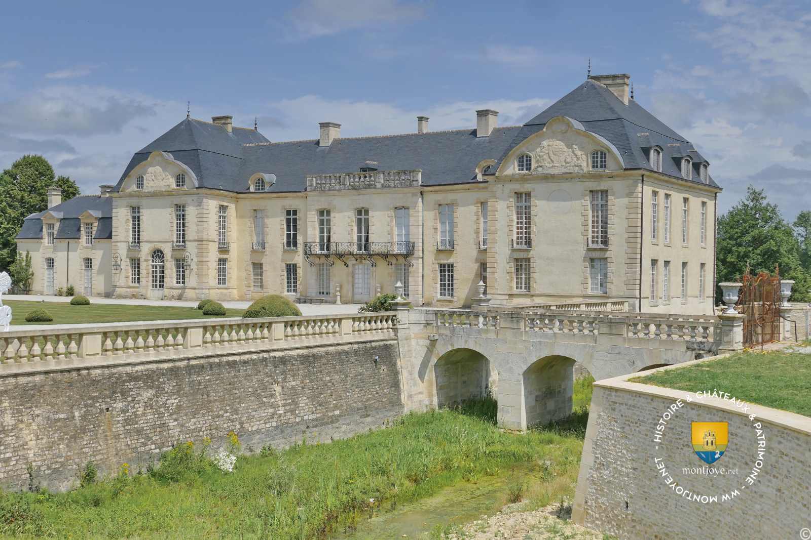 Le château de Médavy en flammes : un héritage culturel détruit par la négligence