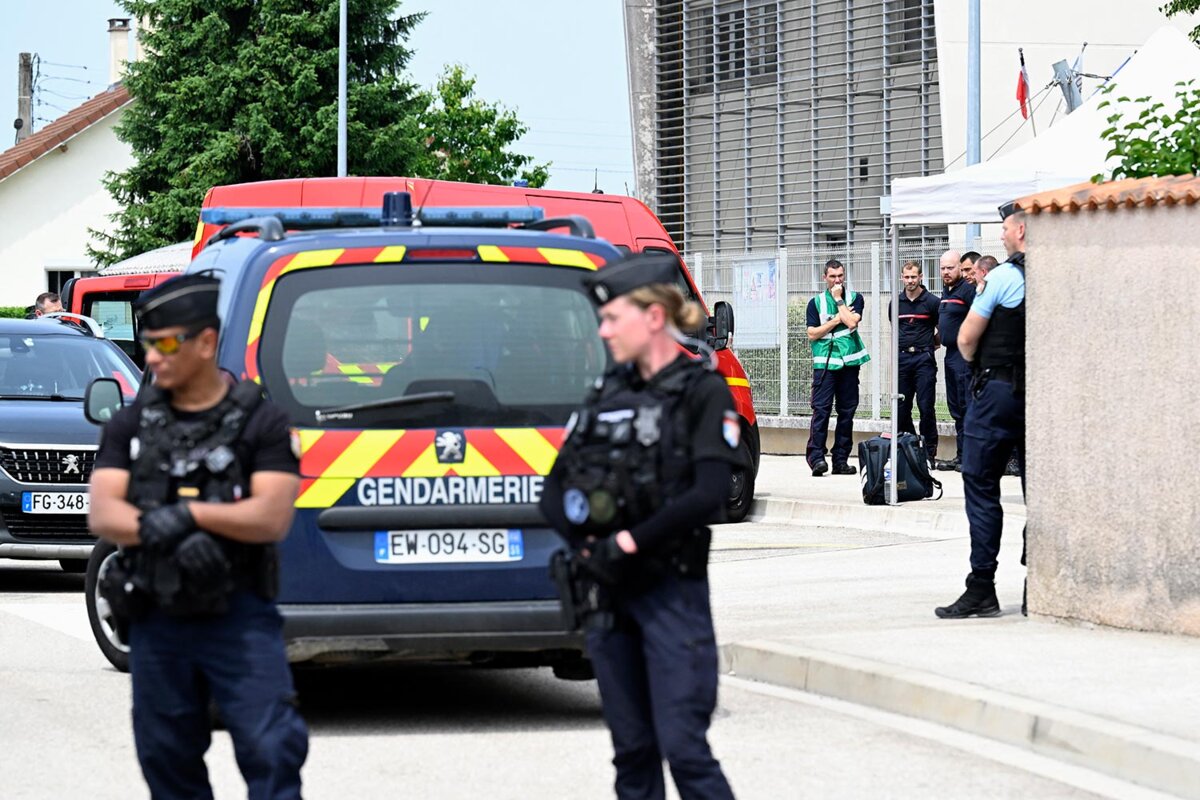 Un collégien de 14 ans poignarde une professeure de musique à Benfeld : la France dénonce la violence des jeunes