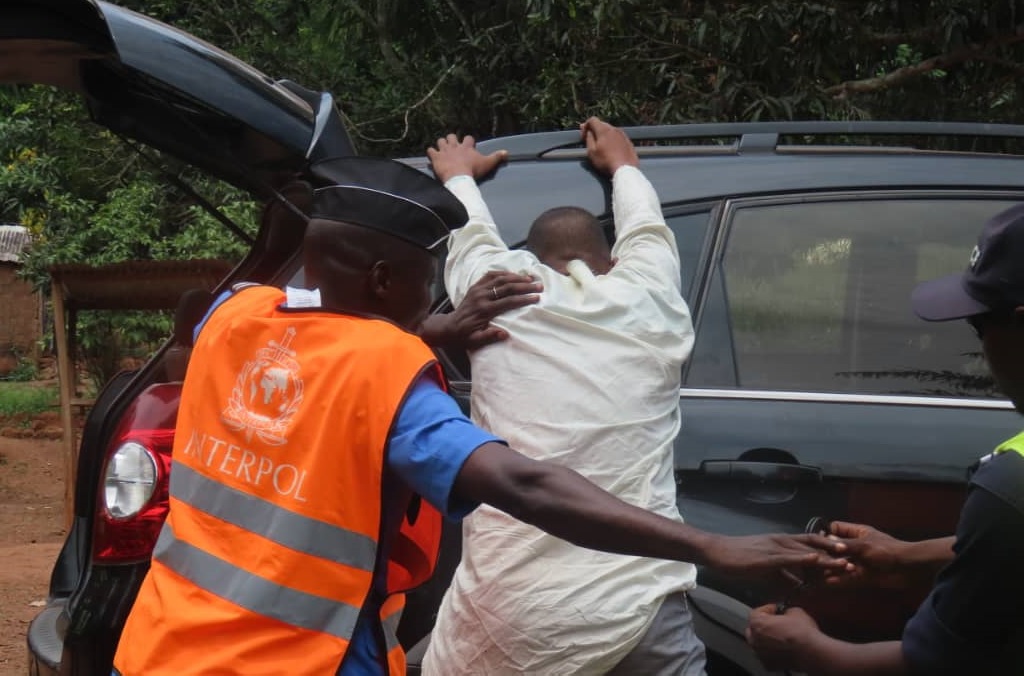Opération internationale contre les arnaques sentimentales : 260 individus arrêtés en Afrique, des centaines de victimes dévastées