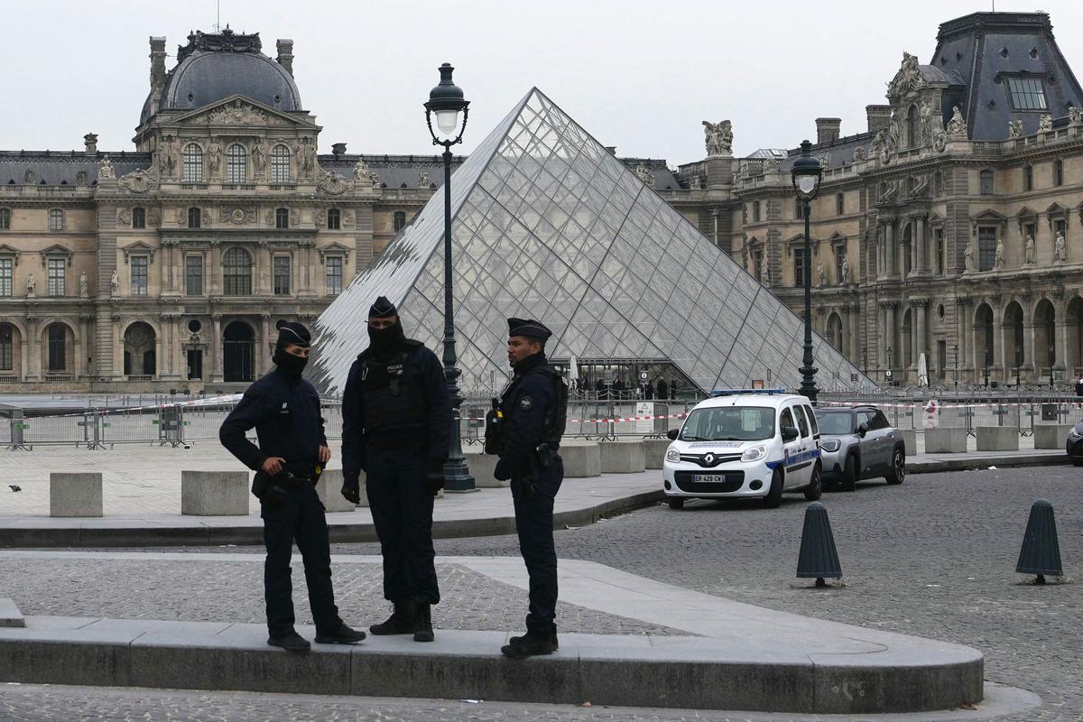 Cambriolage du Louvre : l&rsquo;effondrement de la France et le chaos des dirigeants