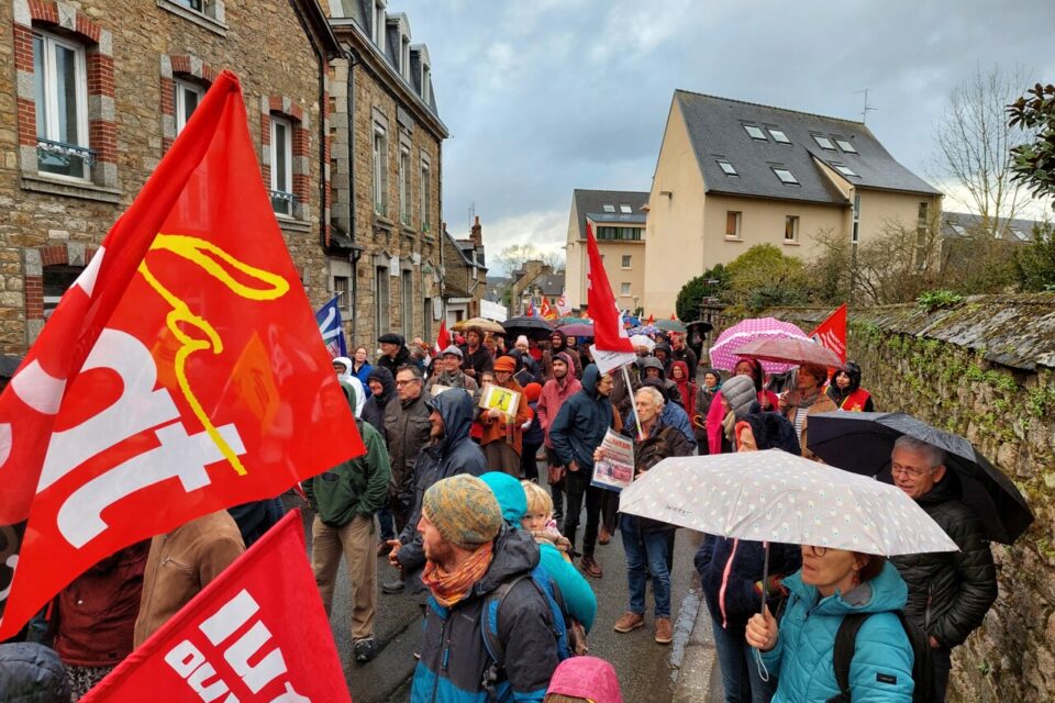 Manifestation de centaines de catholiques à Guingamp contre l’antisémitisme et les actes chrétiensophobes