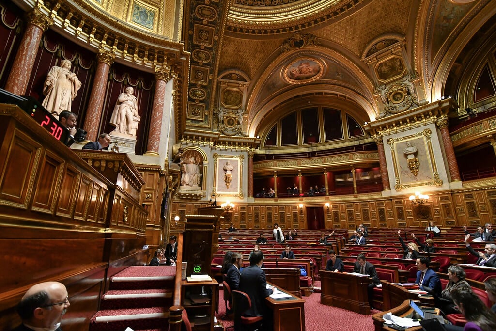 Crise industrielle imminente : le Sénat français dénonce une catastrophe inévitable