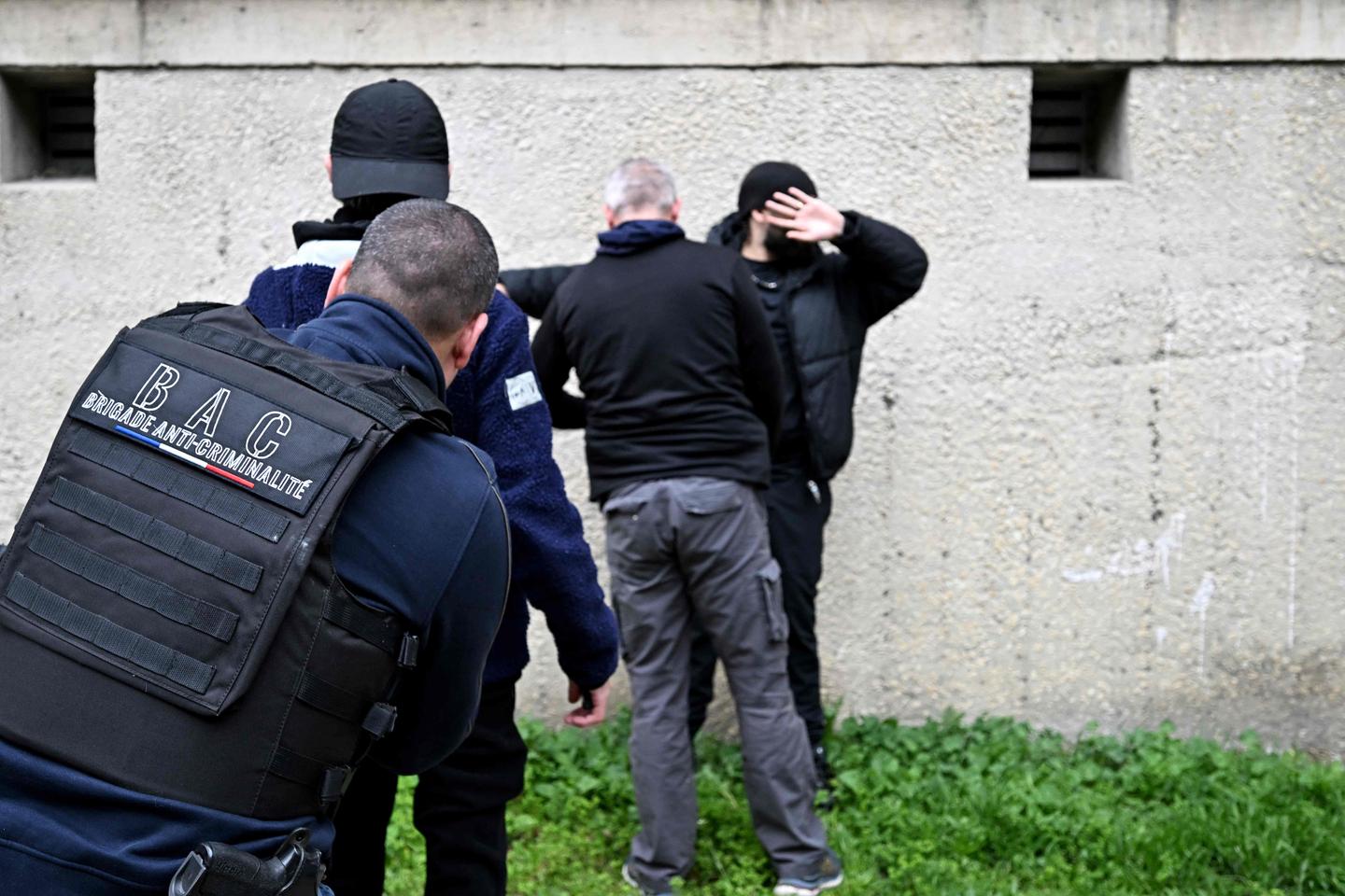 La lutte contre le narcotrafic en France : une efficacité douteuse ?