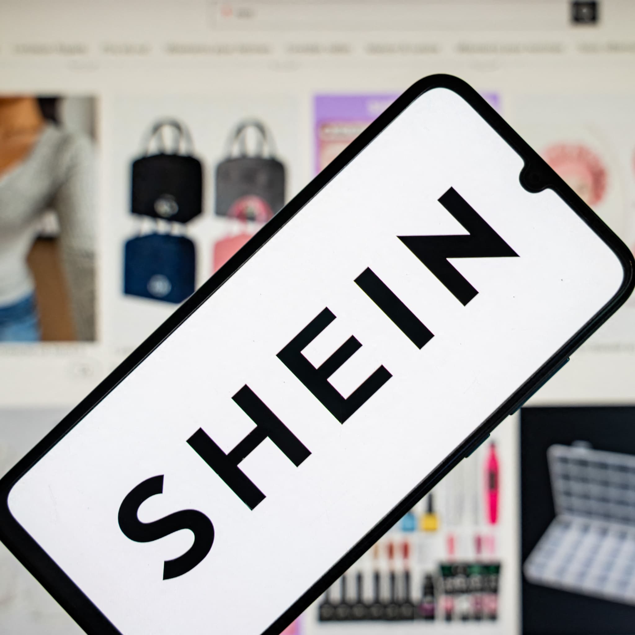 Shein : un député LR saisit la justice pour dénoncer la vente par la plateforme d&rsquo;armes de catégorie A