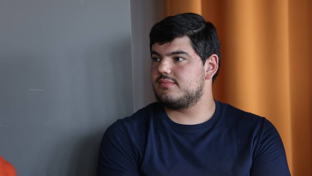 « Amine Kessaci dénonce la violence du narcotrafic après les obsèques de son frère Mehdi »