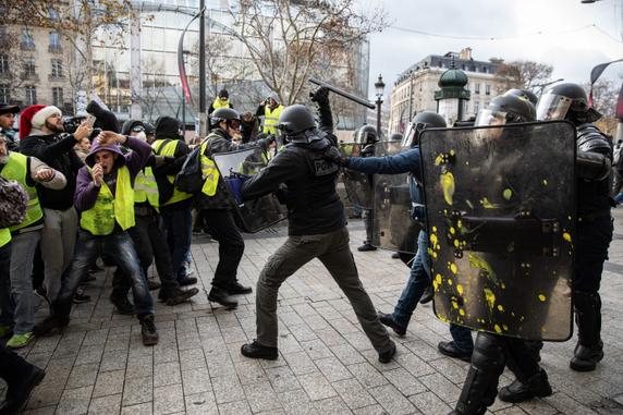 Un policier de 39 ans placé sous contrôle judiciaire après des actes de violence dans une manifestation de 2018