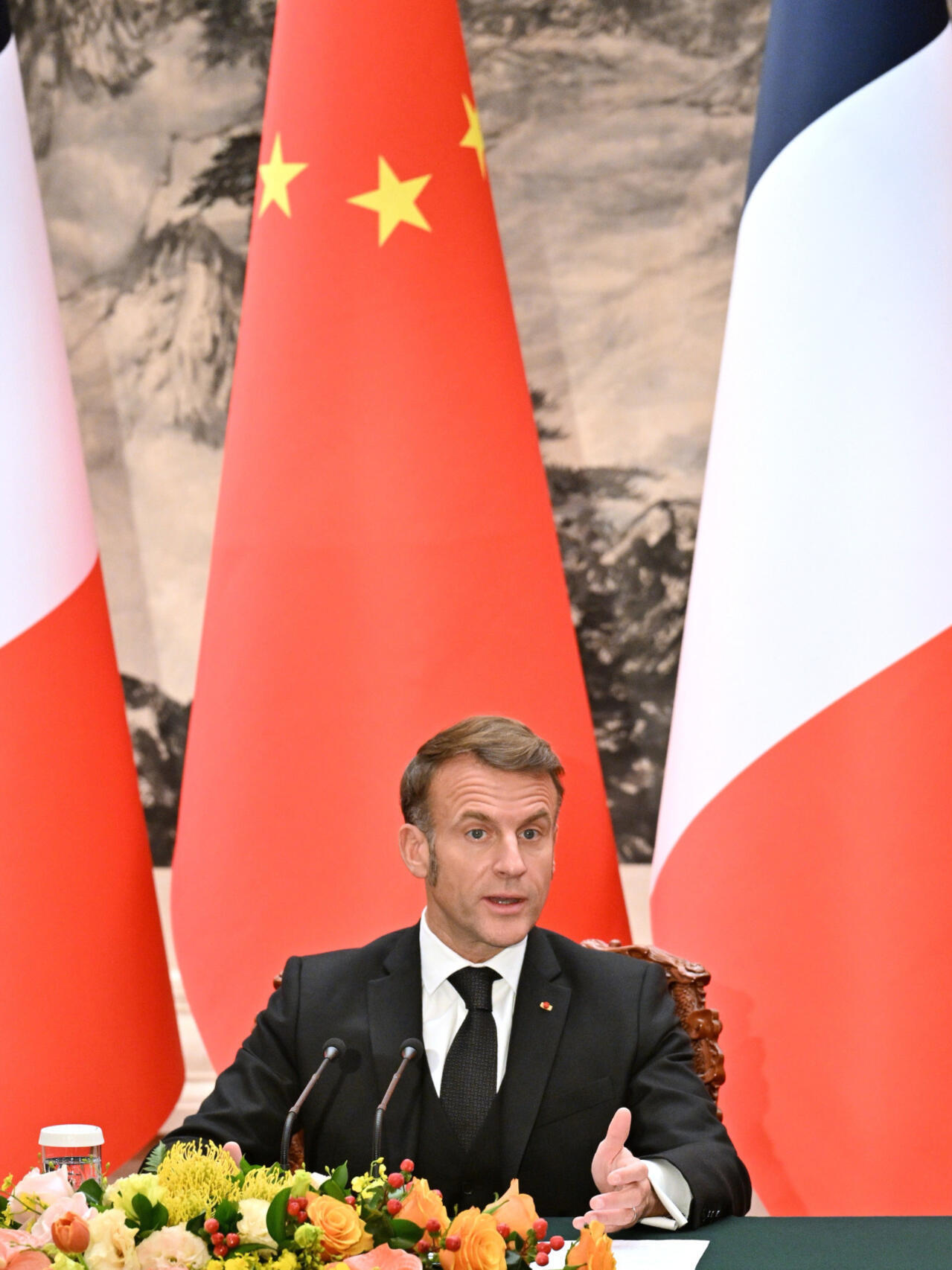 Macron menace la Chine avec des douanes plus strictes