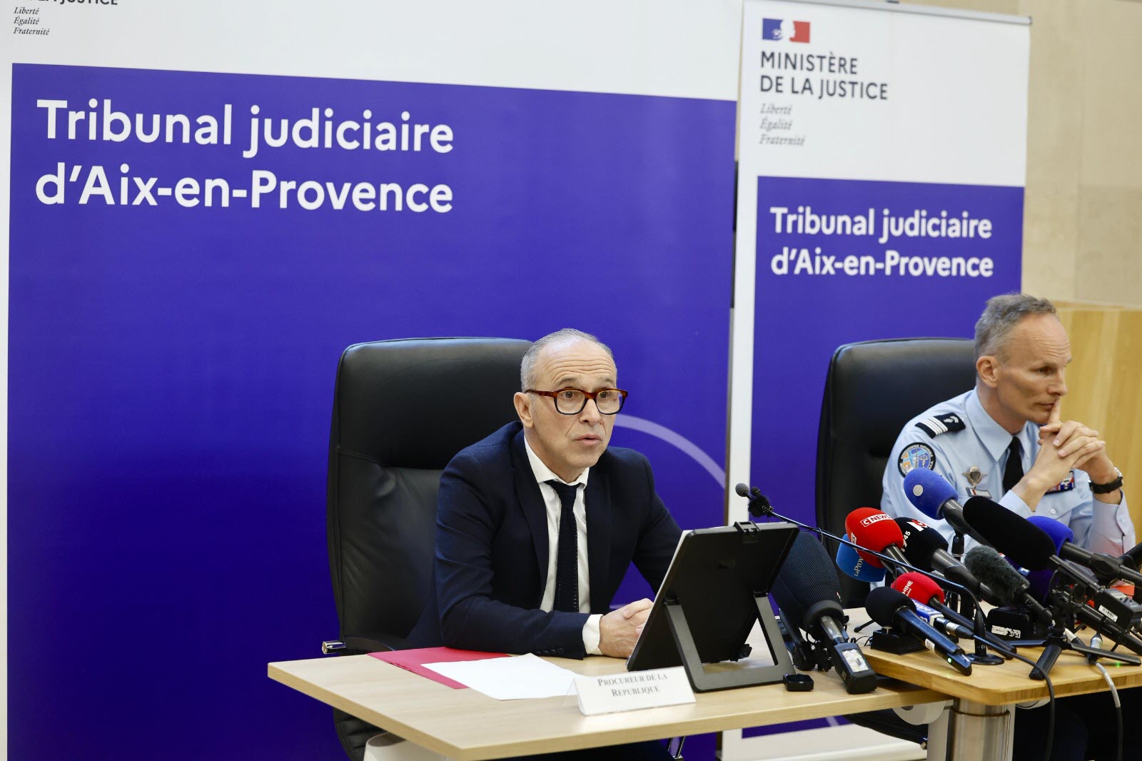 L&rsquo;interrogatoire des proches d&rsquo;Emile : une procédure judiciaire en cours